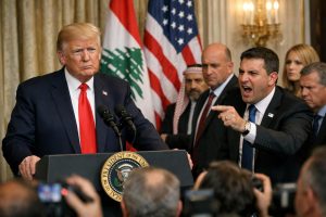 trump mengumumkan gencatan senjata di lebanon, memicu kemarahan menteri israel dalam konflik yang memanas.